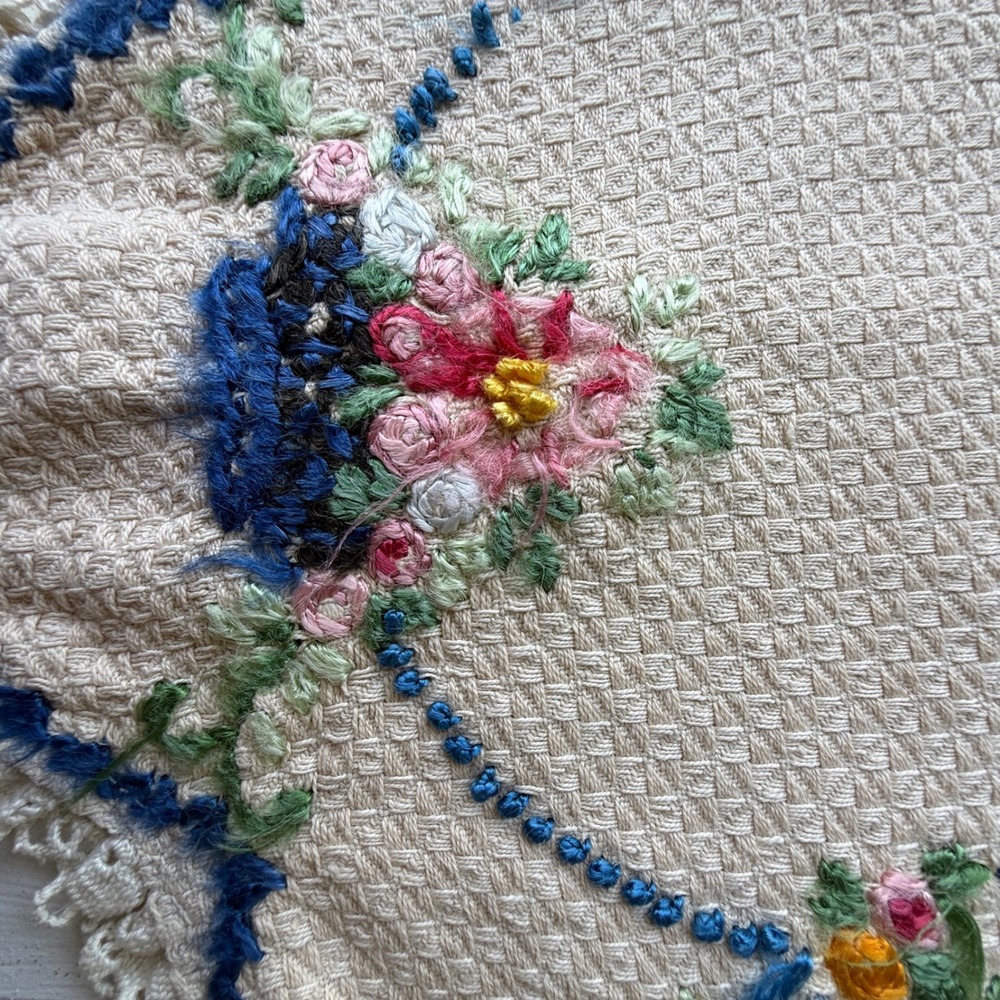 Vintage Hand Embroidered Floral Table Runner Blue White Lace Trim 42 Inch - Picture 5 of 11